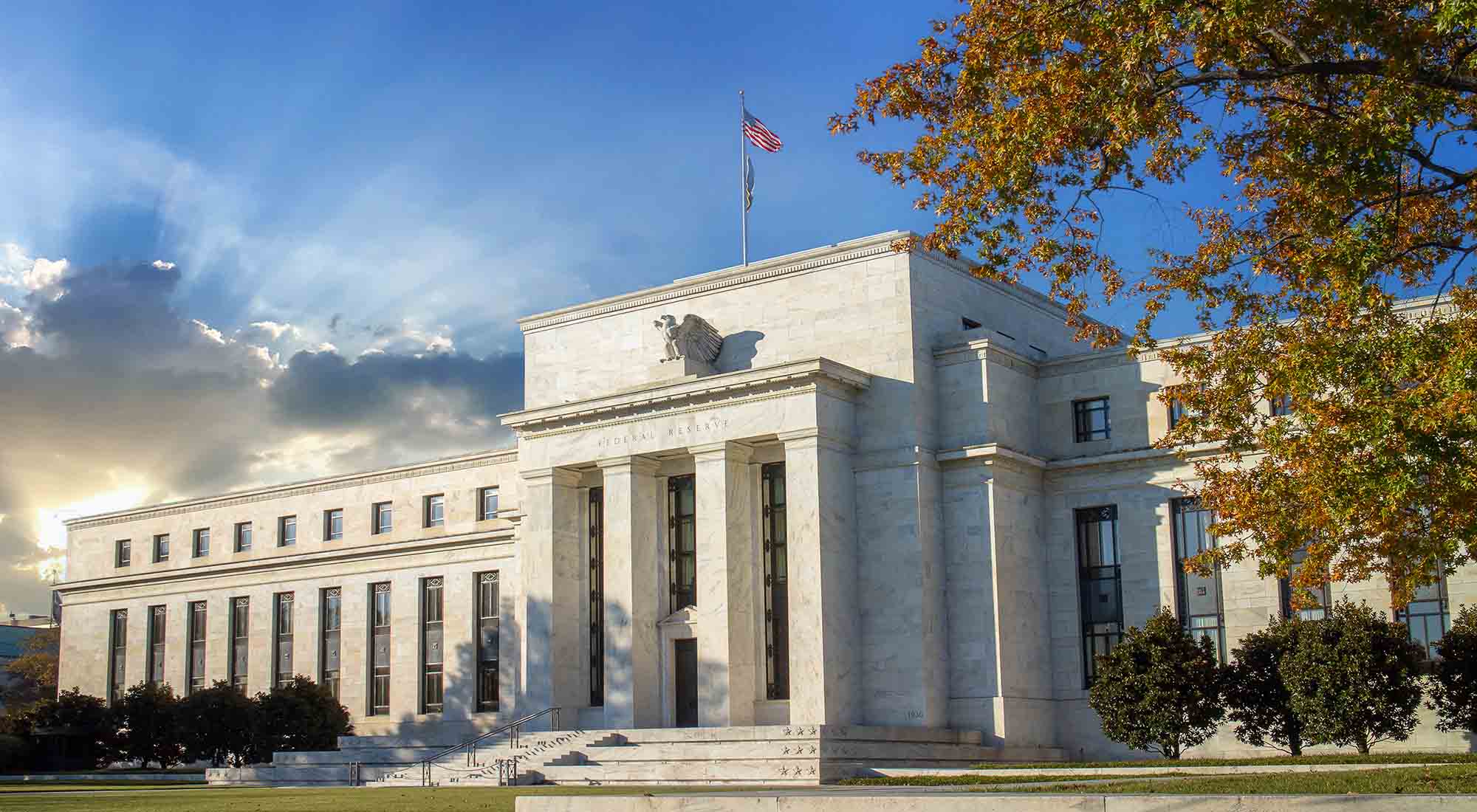 Fed Cuts Interest Rates by 1/2 Percentage: What It Means for Canadians Traveling to the U.S.